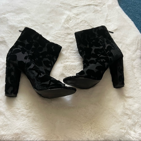 torrid Shoes - Torrid Black Velvet Floral OpenToe Bootie size 8W